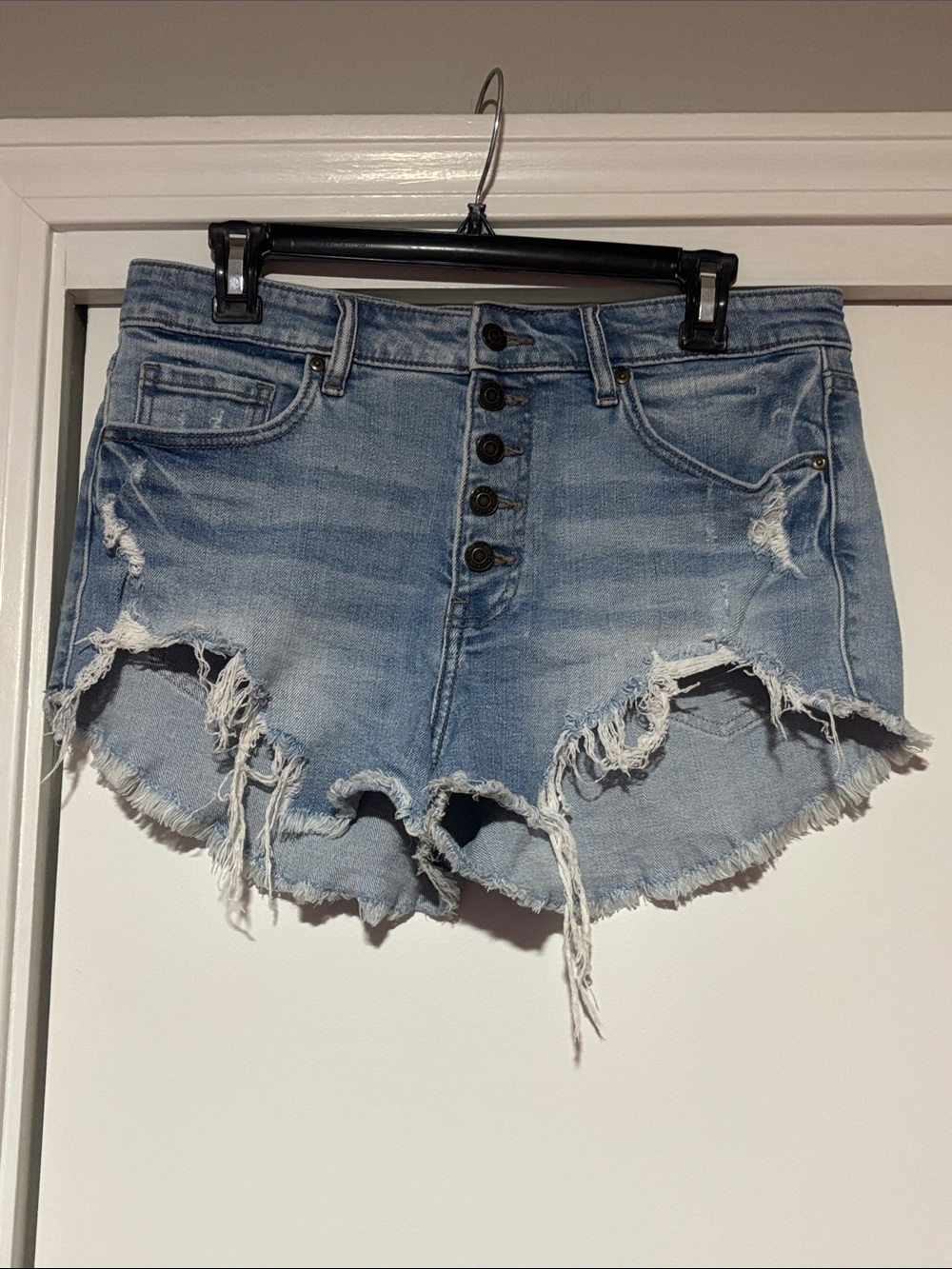 Boutique Oasis Brand Light Blue Distressed Denim Button-Fly Shorts